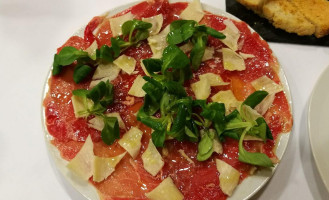 Tr3s Tombs food