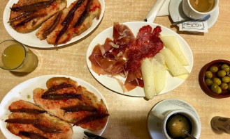 Cal Moretes food
