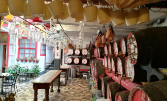 Era Tauerna inside