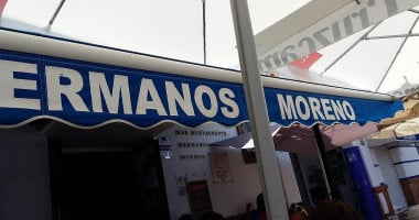 Hermanos Moreno outside