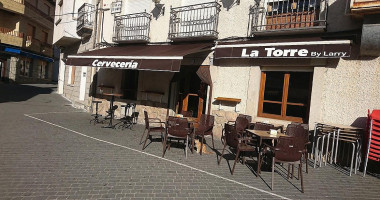 Cervecería La Torre By Larry outside