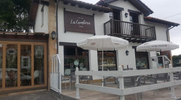 La Cambera outside