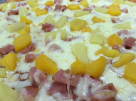 Pizza Cheese Las Torres food