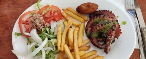 Ctro. Socio Cultural El Marinero food