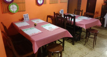 Pizzeria Tilopi Custom inside