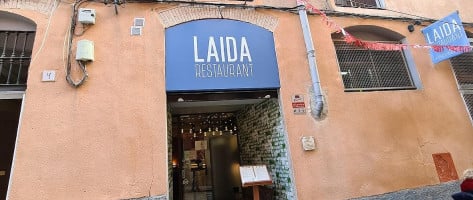 Laida outside