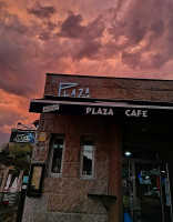 Novo Plaza Cafe outside