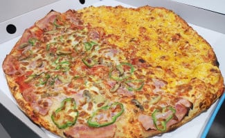 Darilo's Pizza Mora food