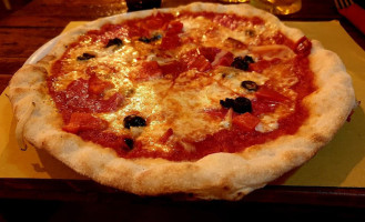 Pizzeria Il Locale food