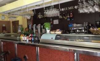 Aquí Me Quedo À l'intérieur