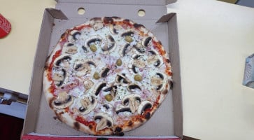 Bona Pizza food