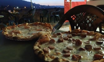 Bona Pizza food