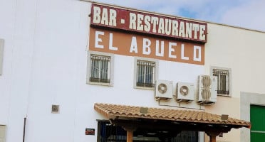 El Abuelo outside