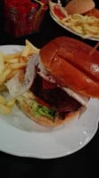 The Bourbon Burguer Yuncos food