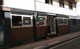 Pizzeria Artea outside