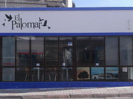 El Palomar outside