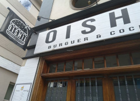 Oishii Burgers outside