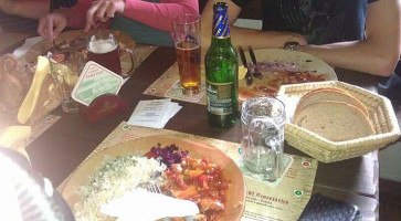 Památník, Pivovar, Hradní Restaurace A Muzeum Vítek Z Prčice Comida
