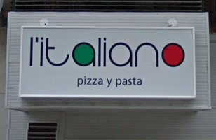 L'italiano outside