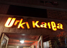 Urki Kafea outside