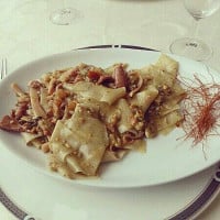 Santa Lola Santa Coloma food