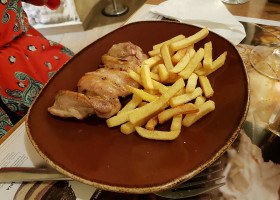 Port Saplaya food