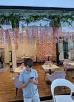 Creme Cafe inside