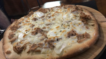 La Pizzería food