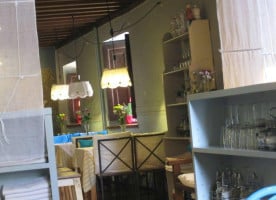 La Almuzara inside