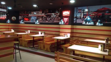 Burguer Country inside