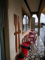 Los Mellizos outside