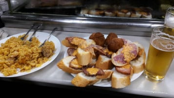 Sidrería El Tigre food