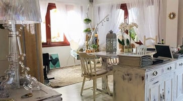 La Guagua Blanca inside