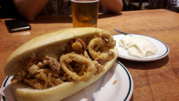 Los Toneles food