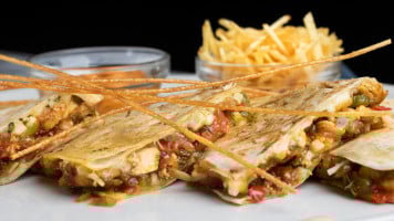 Club Tsunami Cafeteria Bocateria food