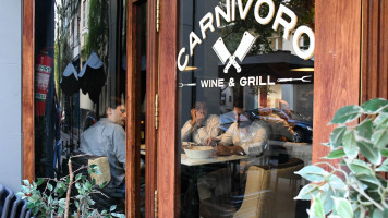 Carnivoro outside