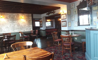 The Rising Sun Dentro