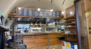 Nudleria Pizzeria Seladon inside