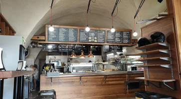 Nudleria Pizzeria Seladon inside