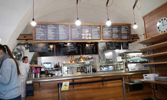 Nudleria Pizzeria Seladon inside