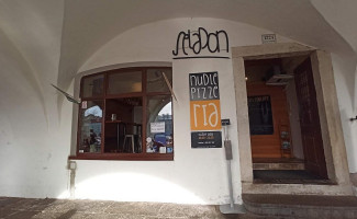 Nudleria Pizzeria Seladon outside