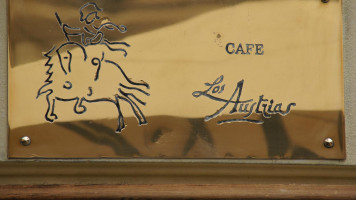 Los Austrias drink