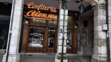 Confiteria Alonso De Linaje outside