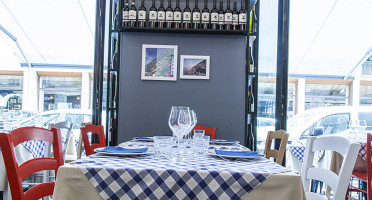 Solo Empanadas outside