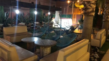 L'antic inside
