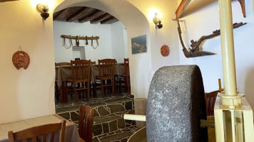 El Patio De Los Leones inside