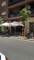 Cafeteria Robusta Laura outside