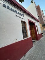Araguaney outside