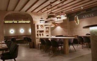 Delicatessen Merkajamon inside