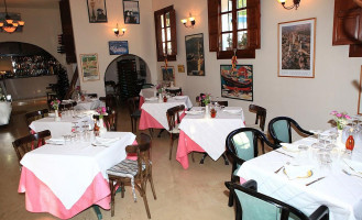 Ristorante Italiano Lombardo's inside